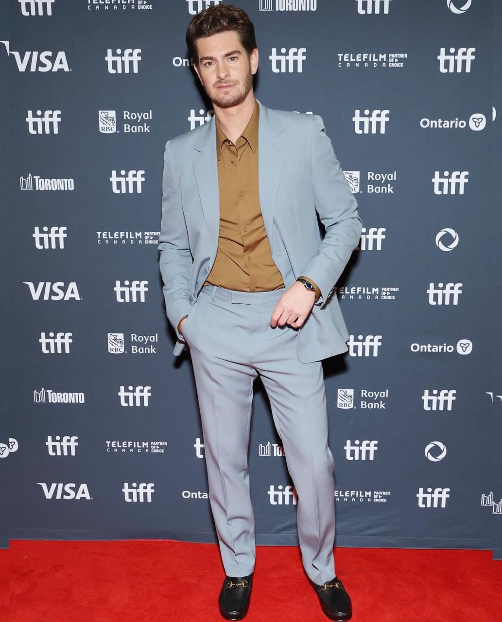 بالصور- فلورنس بيو وأندرو غارفيلد يتألقان بالأسود في نيويورك